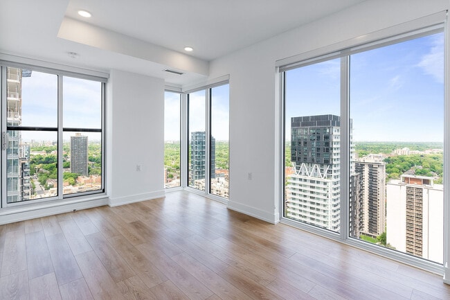 Photo - 200 Redpath Ave