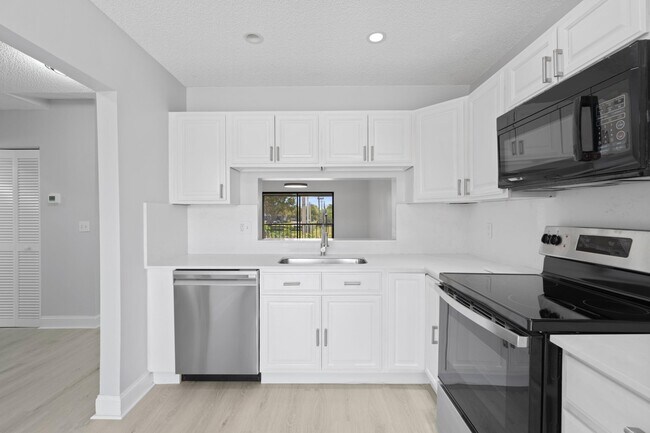 Photo - 350 Club Cir Unidad 208