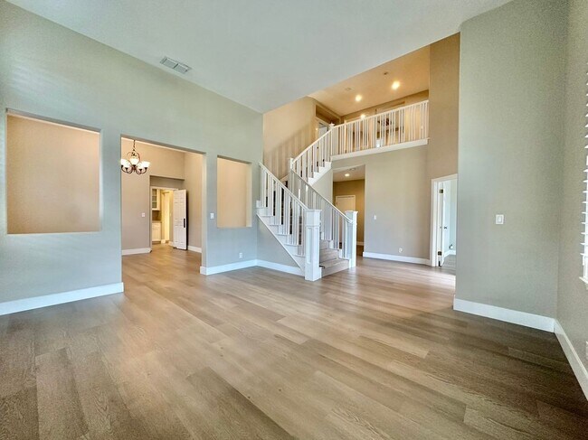 694 Andrew Ct