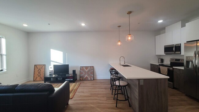 Photo - 111 75th St Unidad 205