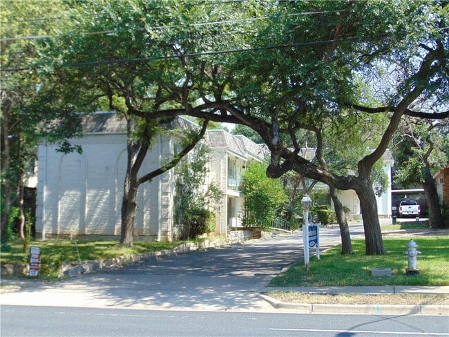 Building Photo - 2516 Enfield Rd Unit 101