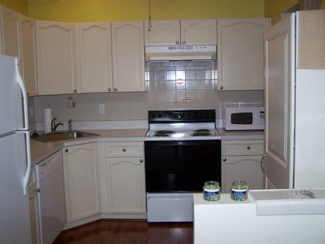 kitchen with granite counter tops and pantry - 151 Brookland Ter Unit 9