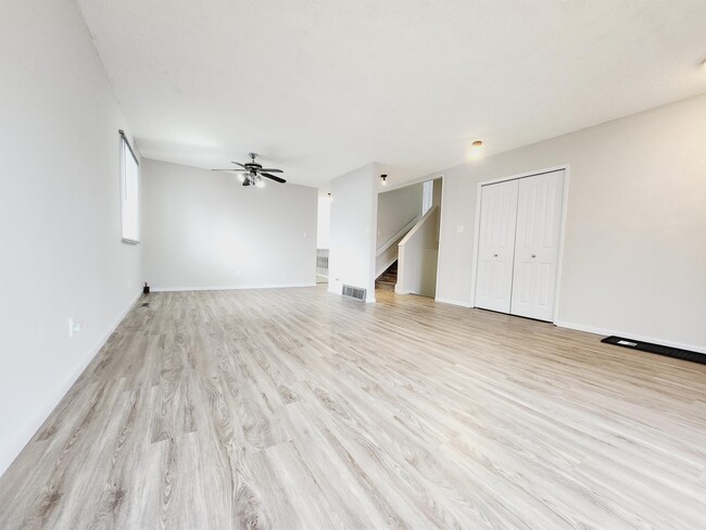 Photo - 3432-3442 42 St NW