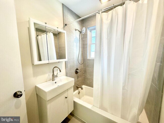 Photo - 362 Ripka St