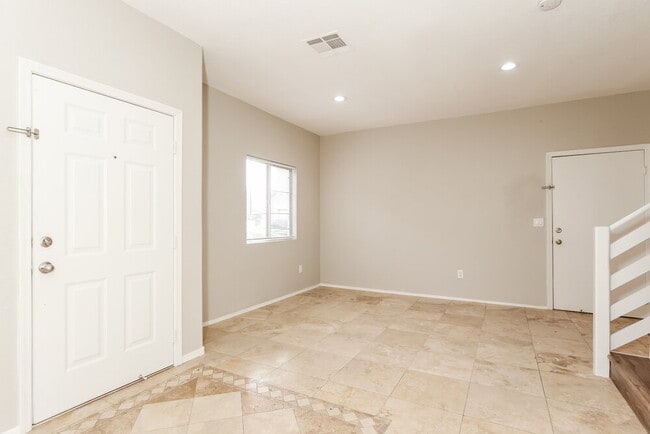 4004 E Melinda Ln