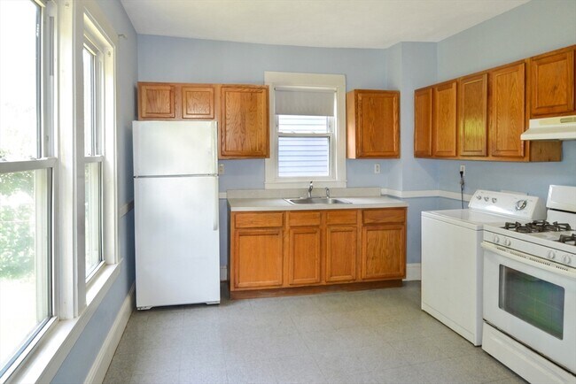 3270 Washington St Unit 1