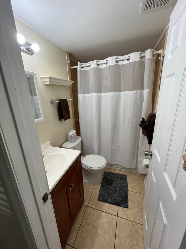 Photo - 717 Emma St Unit A