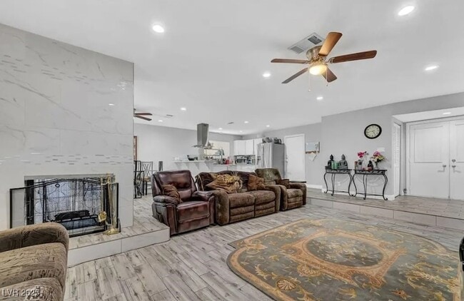 Photo - 204 Thunder St