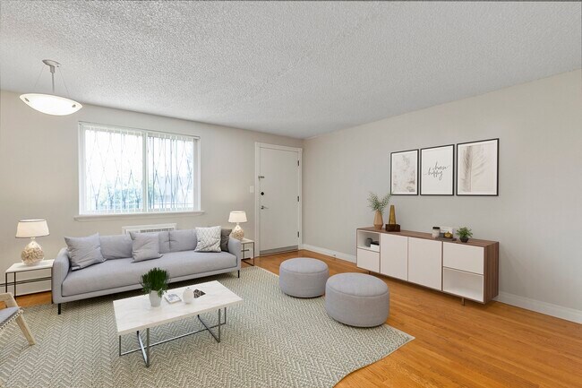 Photo - 8 S Clarkson Street