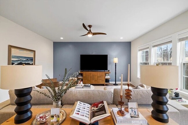 Photo - 840 Jefferson Cir