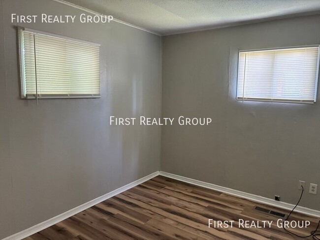 Photo - 4841 Gardendale Ave