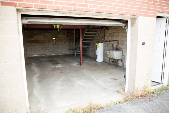 Photo - 1 Fincher Ln