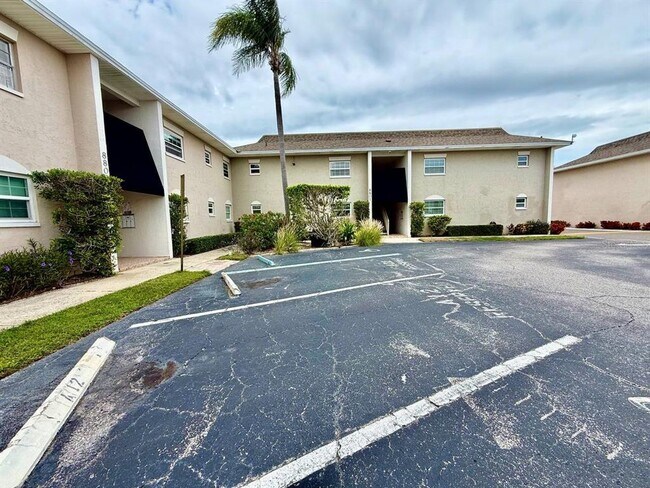 8801 Bay Pointe Dr Unit 102