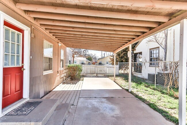 Photo - Very Cute Contemporary Home With Great Cur...