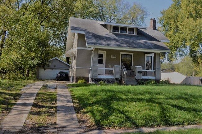 Building Photo - 115 S Riverside Dr