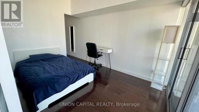 Photo - 33 Charles St E Unit 2807