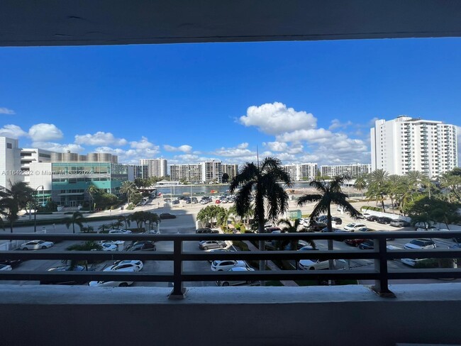 Photo - 3505 S Ocean Dr Condominio Unidad 402