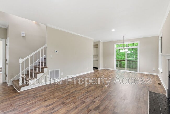 Photo - 102 Markham Dr