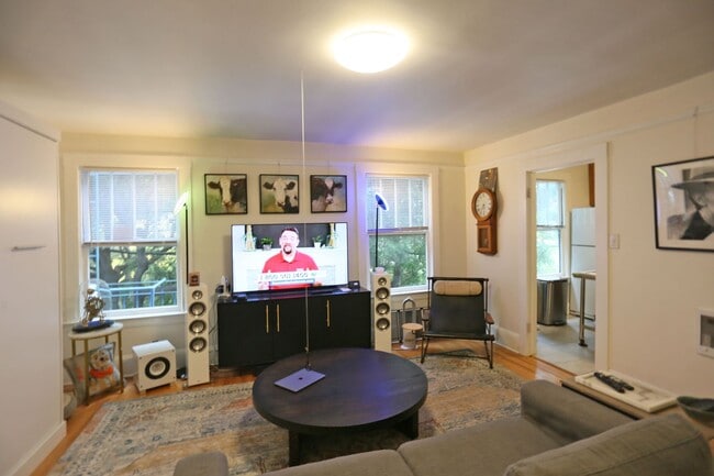 Photo - 741 Douglass St Unidad #10