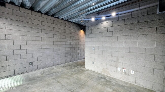 Photo - 525 E Willetta St