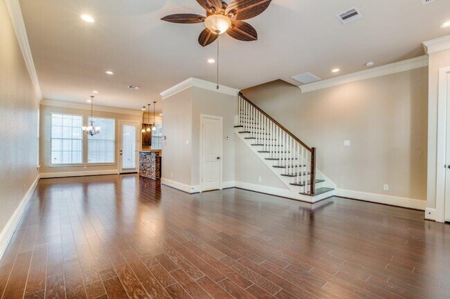 Photo - Luxury East Shore living with Lake Woodlands views!