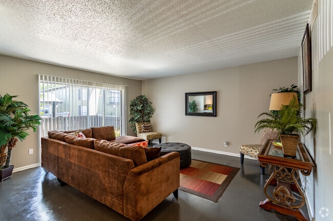 2BR, 2BA - 1,042SF - La Scala