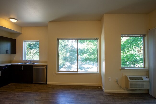 Photo - 1650 SE Harold St Unit 01