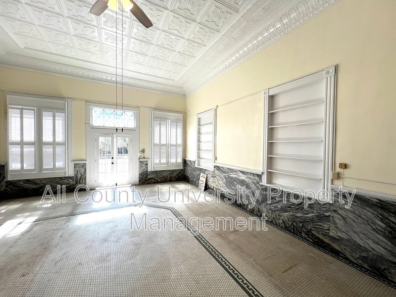 Photo - 112 NE 1st St