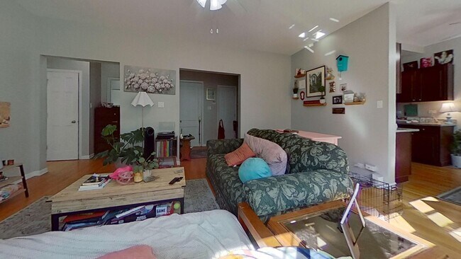 Photo - 734-44 W. Aldine