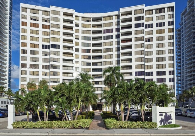 Building Photo - 3505 S Ocean Dr Unit 105