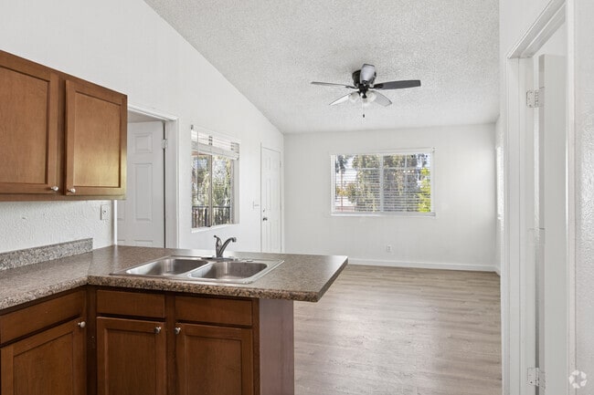 2BR, 2BA - 822SF - Living Room