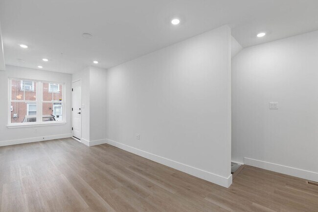 Photo - 2057 E Rush St