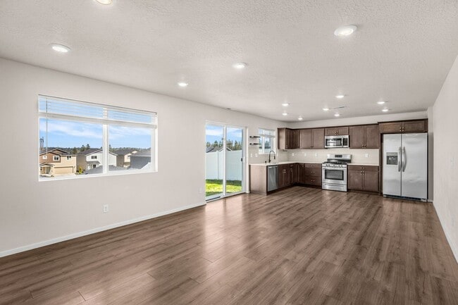 Building Photo - Beautiful 2022 Built Home With Views!