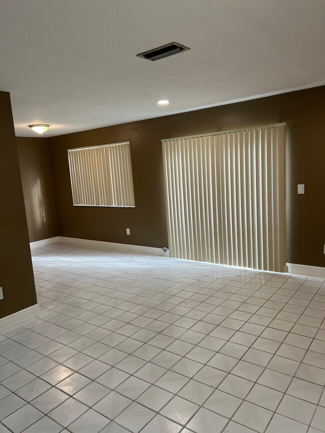 Photo - 5335 NW 5th St