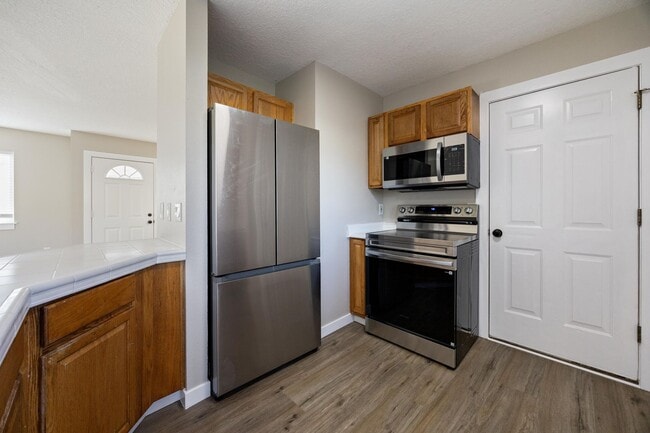 Photo - 3 bedroom, 2.5 bathroom home - SE Portland