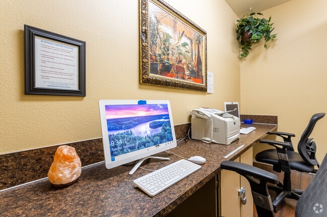 Business Center - Shorewood Apartments