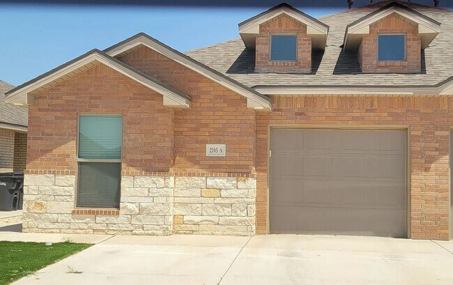 Building Photo - Move-In Ready 3BR Home | Schedule a Tour: 806-568-1471 Unit A