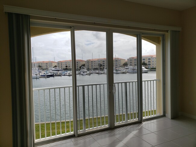 Photo - 11 Harbour Isle Dr W Unidad 201 Rental