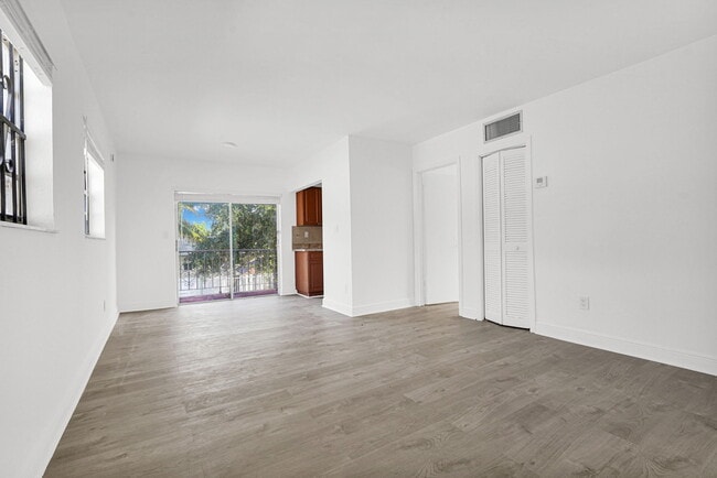 8276 NE Miami Ct