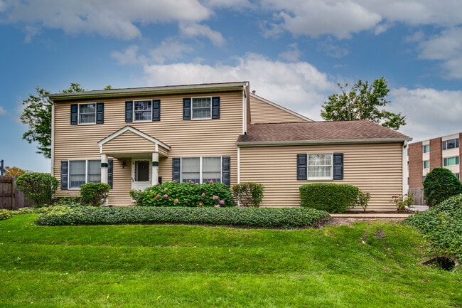 Building Photo - 134 W Wood St