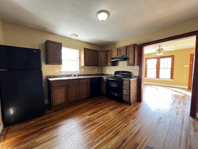 Photo - 809 W Morton St