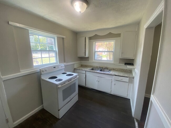 Photo - 922 Harbison Dr