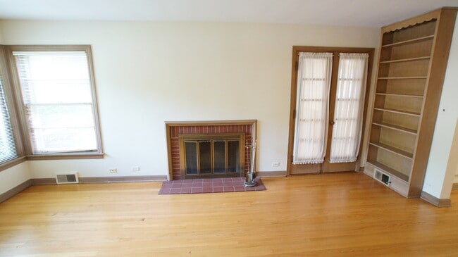 Photo - 1229 Middlebury Ln