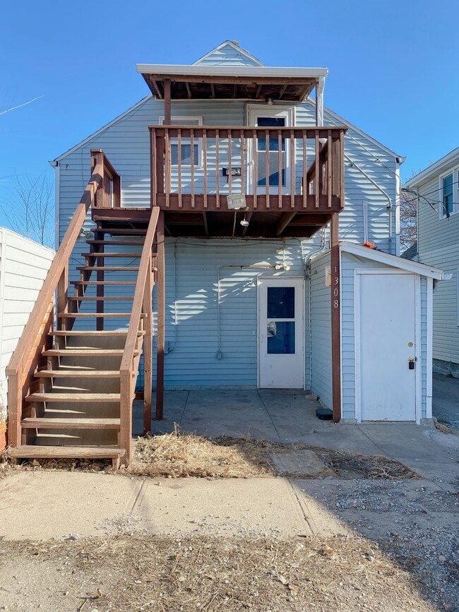 Building Photo - 1308 Garfield St Unit #2 [Upstairs] Rental