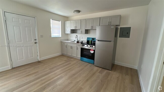Building Photo - 10621 SW 184th St Unit 0 Rental