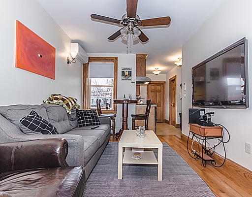 Building Photo - 12 S Russell St Unit 2