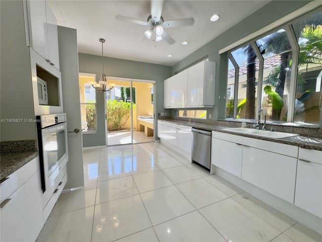 Photo - 3728 NE 208th Terrace