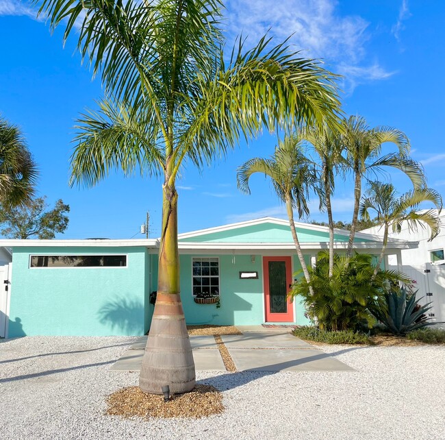 Photo - 2229 Bougainvillea St