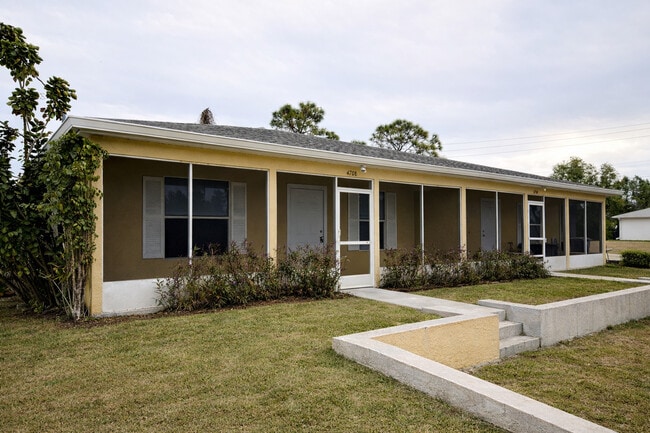 Building Photo - 4708 Golfview Blvd