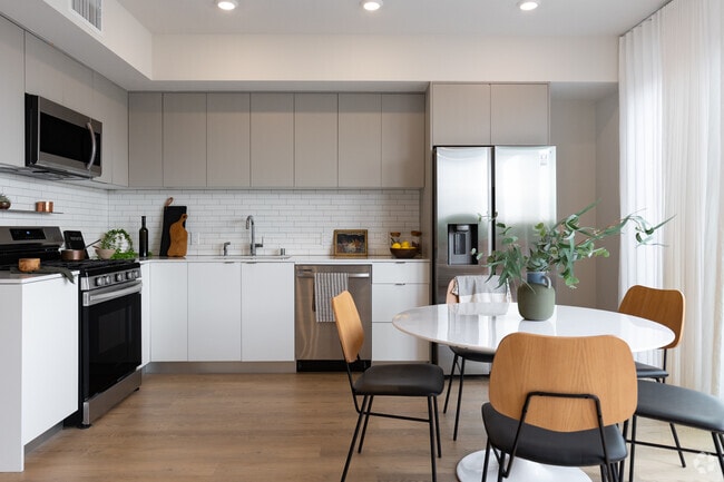 1319 S Orange Grove Ave - 1319 S Orange Grove Ave